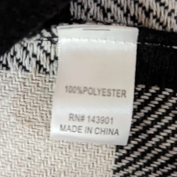 NWT Women's Coco + Carmen Plush Vest, Black and White- Size L/XL - Picture 7 of 8